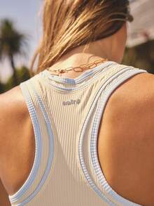 Aralina Đầm cổ tròn, lưng chữ Y, không tay, dáng ôm, chất liệu vải gân, xẻ tà bên hông, kiểu dáng dễ thương, đầm hè cho nữ, trang phục đi nghỉ mát, đầm nữ. - Vàng nhạt - Xem 4