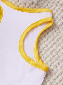 PETSIN 1 pieza Camiseta para mascota con estampado de una pequeña capibara enamorada de una fresa, en blanco y amarillo, suave y transpirable, ropa cómoda para mascotas - Multicolor - Ver 3