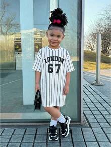 年轻女孩新款春夏休闲街头风圆领无袖67号Logo条纹图案舒适宽松针织连衣裙 - 白色 - 查看 1