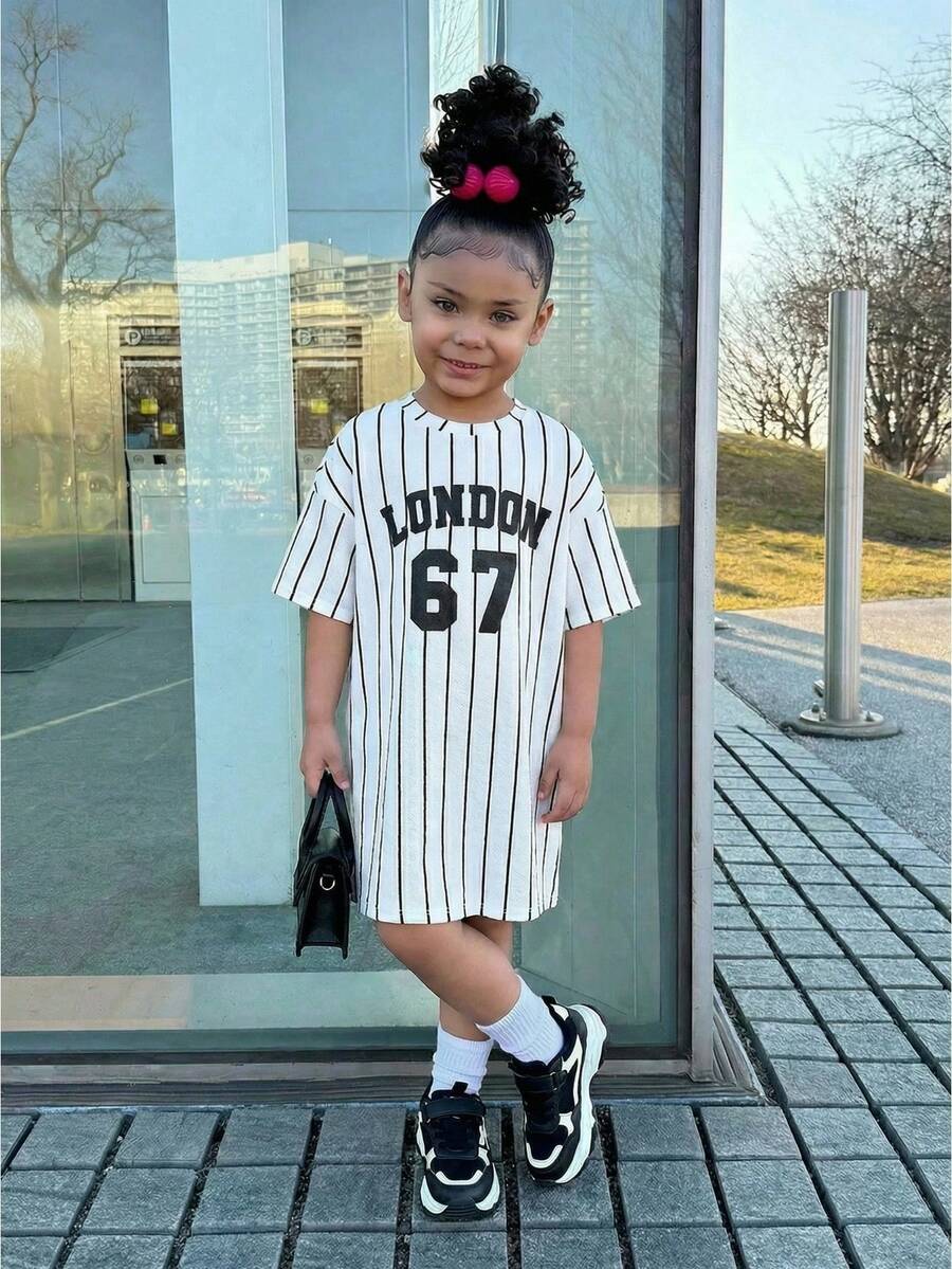 年轻女孩新款春夏休闲街头风圆领无袖67号Logo条纹图案舒适宽松针织连衣裙 - 白色 - 查看 1