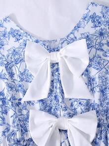 SHEIN 女童度假风碎花露背蝴蝶结无袖迷你连衣裙，儿童波西米亚风服装，女童法式吊带碎花假日连衣裙，碎花休闲系带短裙，宽松碎花，适合春夏穿着 - 水鴨藍 - 查看 4