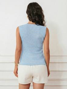 SHEIN MaterniWear Áo tank top bầu cổ chữ V cài một hàng khuy, kiểu dáng thường ngày, kẻ sọc - Màu xanh nhạt - Xem 2