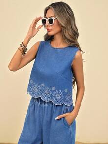 Travachic 女士休闲牛仔上衣，饰有花卉刺绣，圆领设计，适合日常穿着和度假。蓝色上衣。夏季沙滩休闲女式上衣 - 淺色水洗藍 - 查看 7