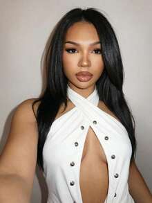 Slaydiva 2026春夏新款休闲街头风白色修身交叉绑带镂空侧褶泡泡珠装饰女式迷你连衣裙。适合日常出行、叠穿、购物、派对、嘉年华、音乐节、返校、机场穿搭、早午餐、夜店、俱乐部、旅行、约会等场合。热销款式B - 白色 - 查看 7