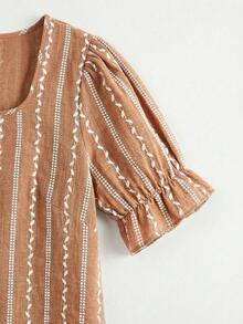 SHEIN VCAY Plus Size Embroidery-Look Print Square Neck Casual Versatile Short Sleeve Shirt, Summer, Summer Tops - Brown - View 3