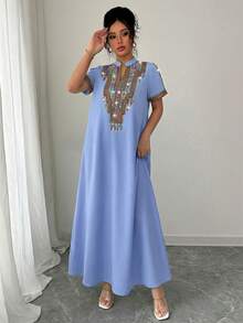 Rafferiza Đầm dài dáng rộng cổ tàu thêu họa tiết tương phản màu sắc, đính đá lấp lánh dành cho nữ. - Xanh da trời - Xem 8