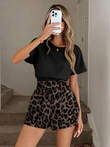 Easowa 休闲简约复古优雅通勤百搭保暖抽象豹纹图案，沙滩装、度假装、女士夏季套装，露脐上衣和短裤两件套 - 彩色 - 查看 1