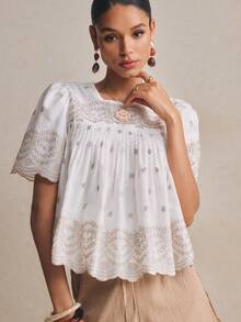 Poéselle Áo kiểu nữ tay ngắn cổ tròn in họa tiết toàn thân, thích hợp cho mùa xuân/hè. - trắng - Xem 4