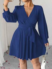 Vestido elegante de manga larga con cuello en V, cintura con lazo y falda acampanada para mujer de talla grande - Azul marino - Ver 4