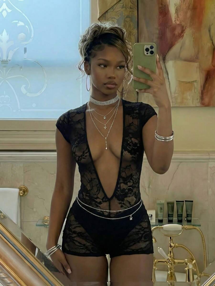 EgrlEra Bộ jumpsuit nữ gợi cảm phong cách punk tối màu, chất liệu ren xuyên thấu, cổ chữ V sâu, ôm sát cơ thể, không kèm thắt lưng xích. - màu đen - Xem 1