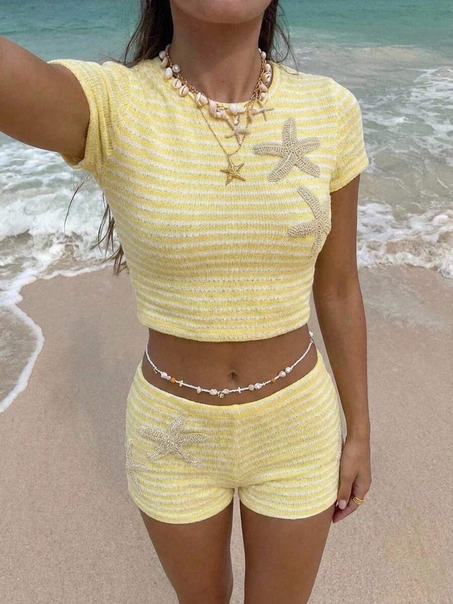SHEIN EZwear 条纹海星印花圆领短袖T恤和短裤黄色针织修身套装 - 鵝黃色 - 查看 1