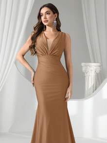Coutiva 性感深V领弹力高腰不对称褶皱鱼尾晚礼服，适合婚礼、活动、派对、蜜月、伴娘礼服 - 卡其色 - 查看 7