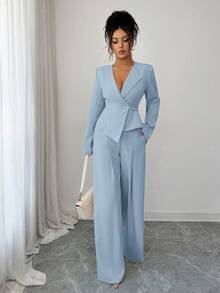Elenzga Bộ đồ hai mảnh cổ chữ V thanh lịch dành cho nữ, một bộ vest sang trọng, hoàn hảo cho dịp năm mới. Bộ đồ dài tay cao cấp, trang nhã này có phần eo được thắt độc đáo với đường viền không đối xứng, kết hợp với quần ống rộng dáng suông. Một bộ đồ thanh lịch và chuyên nghiệp, phù hợp cho các lễ hội Lễ Tạ ơn và Halloween. Một món đồ không thể thiếu cho mùa thu, kiểu dáng mới này hoàn hảo cho việc đi làm vào mùa thu và mùa đông, phù hợp cho các dịp công sở thường ngày. - Màu xanh nhạt - Xem 5