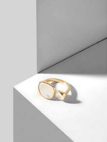 MOTF PREMIUM Pre18k Gold Plated Geometric White Shell Simple Temperament Ring - Yellow Gold - View 3