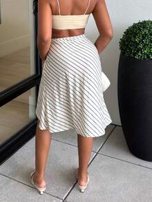 Alexandranx 女士时尚优雅黄色条纹不对称超低腰条纹斜膝紧身喇叭裙，适合度假和日常穿着 - 黃色 - 查看 2