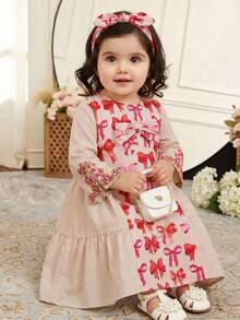 SHEIN Pink Bow-Patterned Khaki Baby Girl's Arabic Robe, Elegant And Retro Embroidered Lace Baby Girl Casual Minimalist Traditional Long Sleeve Arabic Dress Suitable For Spring/Summer, Elegant Modest Long Sleeve Dress, Prayer Abaya, Easy Comfort, Casual Wear, Vacay Vibes, Modest Kaftan, Baby Girl Jalabiya, Baby Girl Jalabiya - Pink - View 1