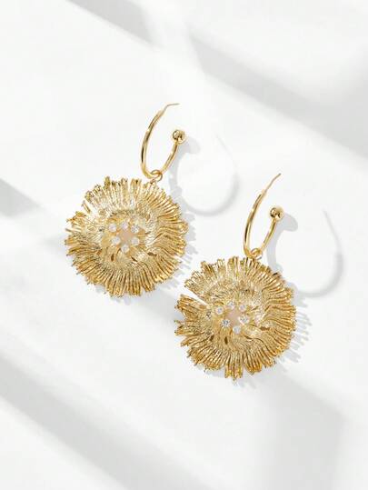 Maija Bông tai đính đá trắng hình hoa, mạ vàng sẵn, khảm kim loại siêu nhỏ.