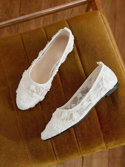 2025新款尖头女鞋时尚蕾丝拼布玫瑰平底鞋透气镂空户外休闲派对乐福鞋优雅温柔风