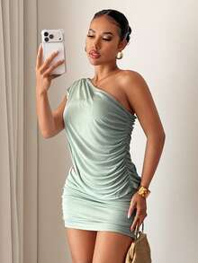 Slaydiva 2026 Nouveau ensemble deux pièces élégant pour les vacances, composé d'un Top à volants à une épaule verte et d'une mini-jupe à volants. Parfait pour les rendez-vous, les vacances, les voyages, la saison des mariages, les tenues d'invités de mariage, les concerts, la plage, le port quotidien, les looks sexy, les clubs, les fêtes, les tenues d'aéroport, les tenues de brunch. - Vert - Voir 7