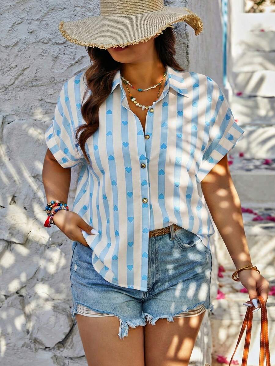 SHEIN LUNE Áo kiểu tay cánh dơi dáng rộng, cỡ lớn, cài cúc trước, họa tiết trái tim, thích hợp cho dịp Valentine. - Nhiều màu - Xem 1