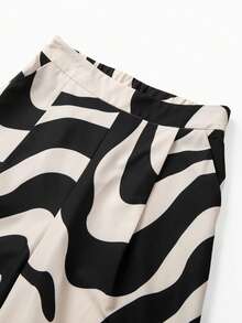 Franclia 2026 New Spring/Summer Outfit, Combining Minimalist Sexy And Casual Chic, Featuring Retro Printed Fashion Sense. Top: V-Neck Short Sleeve Jumpsuit With Fitted Stretchy Silhouette. Bottom: High-Waisted Wide-Leg Pants With Abstract Wave Print, Relaxed And Flattering. Women's 2-Piece Set In Black, Digital Print, And Minimalist Versatile Design. - Black - View 3