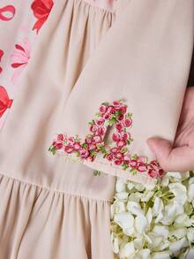 SHEIN Pink Bow-Patterned Khaki Baby Girl's Arabic Robe, Elegant And Retro Embroidered Lace Baby Girl Casual Minimalist Traditional Long Sleeve Arabic Dress Suitable For Spring/Summer, Elegant Modest Long Sleeve Dress, Prayer Abaya, Easy Comfort, Casual Wear, Vacay Vibes, Modest Kaftan, Baby Girl Jalabiya, Baby Girl Jalabiya - Pink - View 5