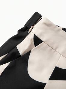 Franclia 2026 New Spring/Summer Outfit, Combining Minimalist Sexy And Casual Chic, Featuring Retro Printed Fashion Sense. Top: V-Neck Short Sleeve Jumpsuit With Fitted Stretchy Silhouette. Bottom: High-Waisted Wide-Leg Pants With Abstract Wave Print, Relaxed And Flattering. Women's 2-Piece Set In Black, Digital Print, And Minimalist Versatile Design. - Black - View 6