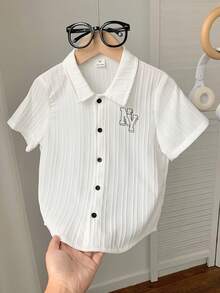 SHEIN 1件小男孩白色短袖襯衫，夏季休閒學院風翻領寬鬆上衣，適合返校日、職業日、學校與派對 - 白色 - 查看 5