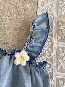 SHEIN Vintaside Kids Bộ đồ thời trang bé gái kiểu dáng thường ngày, cổ vuông dày dặn, chất liệu denim xanh dương, tay bồng, họa tiết hoa 3D dễ thương, áo và quần short gấu bồng, mềm mại, tối giản, đa năng, thích hợp cho mùa xuân/hè đi học, dã ngoại, du lịch, nghỉ lễ và mặc hàng ngày. - Nhiều màu - Xem 7
