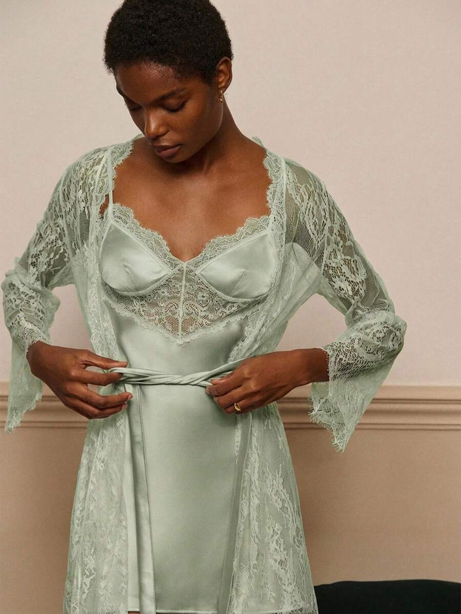 lacRébo 2 piezas Conjunto de pijama estilo vintage sexy con camisón de satén y encaje y bata con cinturón de encaje de pestañas - Verde - Ver 1
