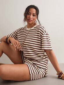 Freevana 波西米亚休闲度假加大码黑白条纹针织两件套 - 短袖T恤+短裤，宽松修身休闲外套，夏季 - 咖啡棕 - 查看 4