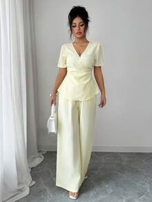 Elenzga 女士浅黄色波浪纹理V领系带短袖衬衫搭配直筒裤两件套，优雅精致，适合情人节、复活节、劳动节、生日、约会、派对、正式场合、教师装、旅行、街头风、春夏穿着。 - 淡黃色 - 查看 7