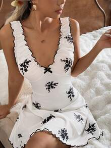 CottageSlumber Áo ngủ nữ in hoa cổ chữ V, viền bèo nhún, trang trí nơ. - màu đen - Xem 6