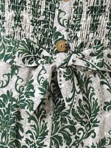 SHEIN 这款女童复古碎花连体裤，采用修身显瘦的设计，搭配荷叶边和腰带，以及阔腿裤，打造舒适优雅的复古造型，适合休闲外出、约会和小型聚会。 - 綠色 - 查看 6