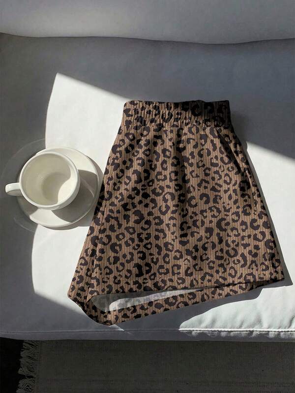 Comfortcana 女士休闲简约迷彩、光秃秃的树枝和美国国旗印花中腰宽松短裤，适合夏季外出穿着