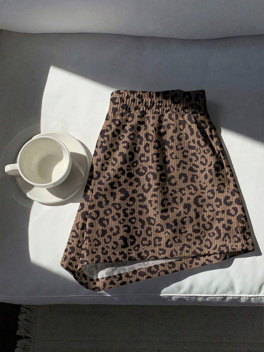 Comfortcana 女士休闲简约迷彩、光秃秃的树枝和美国国旗印花中腰宽松短裤，适合夏季外出穿着 - 彩色 - 查看 1