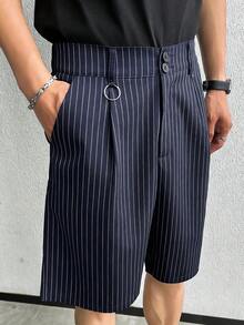 Manfinity Hypemode 男士街头风多功能单品：条纹褶皱双扣宽松休闲短裤，适合街头穿搭、日常休闲、周末郊游、音乐节、派对等各种年轻社交场合。这款短裤是男士衣橱中不可或缺的百搭单品，也是送给男友或丈夫的绝佳礼物。 - 藏蓝色 - 查看 5