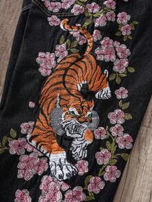 Manfinity Joysei 复古街头风宽松直筒牛仔裤，饰有个性化刺绣樱花和老虎图案 - 黑色 - 查看 6