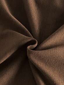 SHEIN 这款少女休闲二合一街头风T恤，印有字母标语和汽车图案，采用露肩短袖设计，适合夏季休闲活动、购物和拍照。 - 棕色 - 查看 4