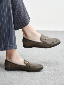 CUCCOO BIZCHIC 女士棕色绒面革一脚蹬乐福鞋，配金色搭扣，圣诞节穿着舒适 - 擦色墨綠 - 查看 4