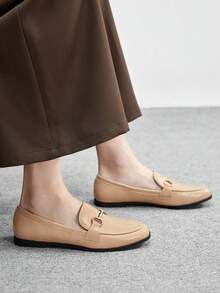 CUCCOO BIZCHIC 女士棕色绒面革一脚蹬乐福鞋，配金色搭扣，圣诞节穿着舒适 - 杏色油皮 - 查看 6