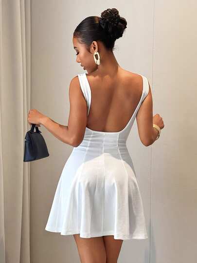 Slaydiva 女士无袖休闲优雅通勤船领破洞装饰A字U型露背短裙