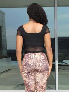 Steph T Top transparent en maille pour femmes avec empiècement, col carré, ajusté, froncé, sexy pour sortie, été, transparent, crop top pour femmes - Noir - Voir 2