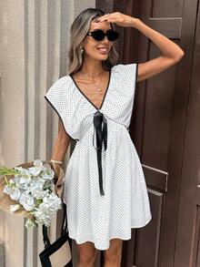 SHEIN PariChic 女士波点休闲优雅连衣裙。这款休闲波点荷叶边迷你连衣裙是打造夏日度假造型的完美之选。前后蝴蝶结相得益彰，背后的系带设计更添活动自由。它也是女士理想的沙滩裙，居家休闲穿着也同样舒适。白色波点连衣裙，女士夏季连衣裙，短袖连衣裙，休闲夏季连衣裙，度假连衣裙 - 白色 - 查看 4