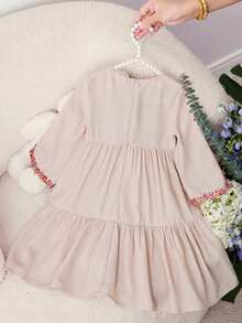 SHEIN Pink Bow-Patterned Khaki Baby Girl's Arabic Robe, Elegant And Retro Embroidered Lace Baby Girl Casual Minimalist Traditional Long Sleeve Arabic Dress Suitable For Spring/Summer, Elegant Modest Long Sleeve Dress, Prayer Abaya, Easy Comfort, Casual Wear, Vacay Vibes, Modest Kaftan, Baby Girl Jalabiya, Baby Girl Jalabiya - Pink - View 4