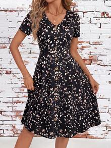 SHEIN Clasi 女士印花V领短袖纽扣设计休闲中长连衣裙 - 黑色 - 查看 4