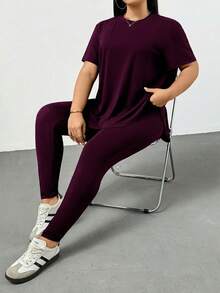 SHEIN Essnce Bộ đồ thể thao nữ cỡ lớn mùa xuân hè, thoải mái, cơ bản, đa năng, tôn dáng, gồm áo thun ngắn tay và quần legging màu đen, set hai mảnh, trang phục đường phố, trang phục sân bay, trang phục mùa hè cho nữ, trang phục đi chơi, phong cách Y2K, phong cách tối giản, trang phục đi nhà thờ cho nữ. - Màu đỏ tím - Xem 4