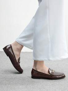 CUCCOO BIZCHIC 女士棕色绒面革一脚蹬乐福鞋，配金色搭扣，舒适 - 棕色壓紋 - 查看 5