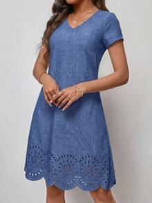 SHEIN Clasi 女士纯色V领短袖镂空下摆休闲宽松连衣裙 - 藍色 - 查看 3