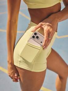 Aralina 休閒運動女款 2 件組 交叉背掛脖上衣與前抓皺腰帶短褲 - 鵝黃色 - 查看 4